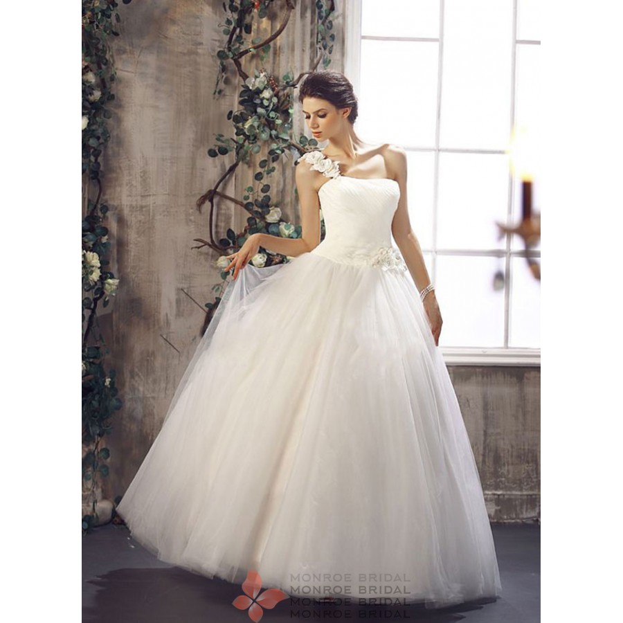 one shoulder tulle wedding dress